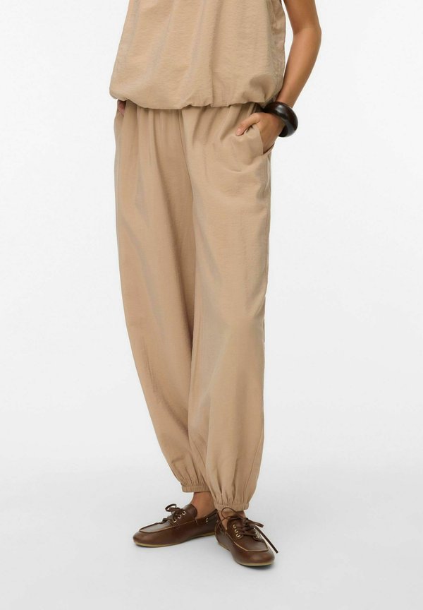 Vero Moda AWBLAIRE High waist - Trousers - natural