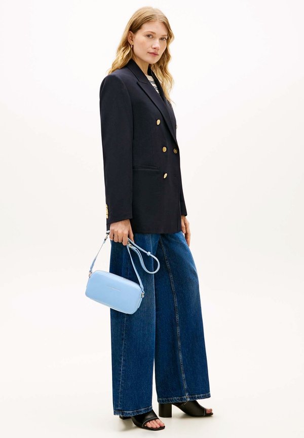 Tommy Hilfiger TH ESSENTIAL CAMERA BAG - Cross body bag - well water