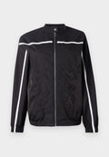 Schwarze Nylonjacke mit Stehkragen, Frontreißverschluss, weißen Streifen und aufgestickten Flammenmustern auf der Vorderseite. Mit elastischen Bündchen.