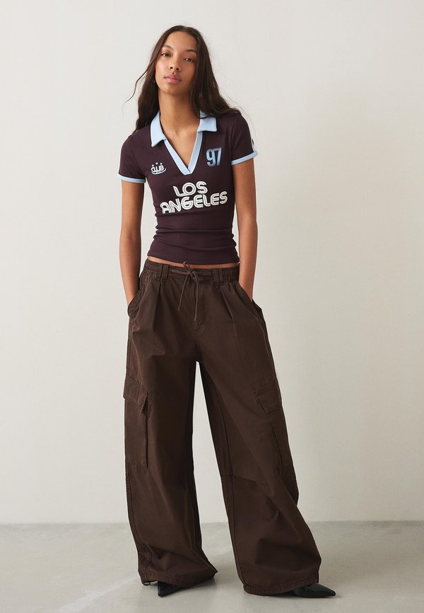 Bershka PARACHUTE - Trousers - brown