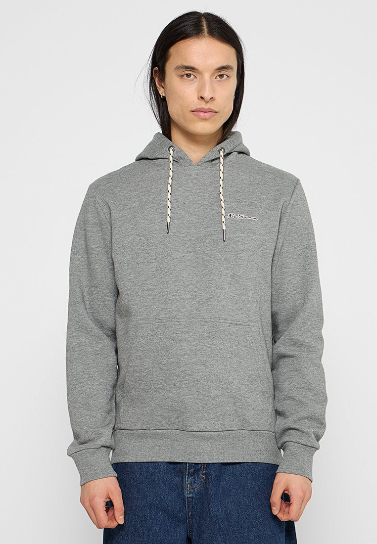 Grauer Hoodie aus Mischbaumwolle, mit einer Kängurutasche, verstellbaren Zugbändern und einem Logo auf der Brust, sowie gerippten Bündchen und Saum.