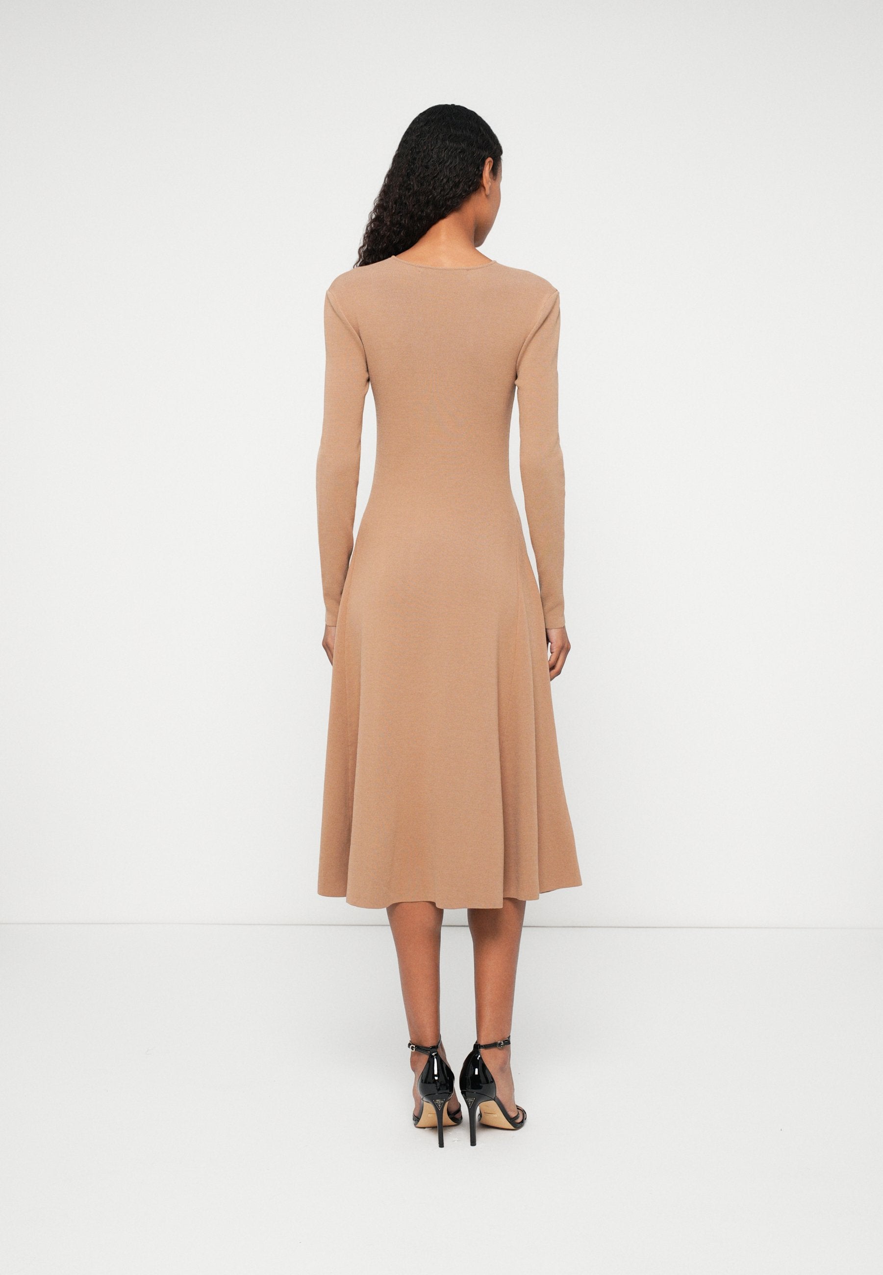 DAILY DRESS Media 4