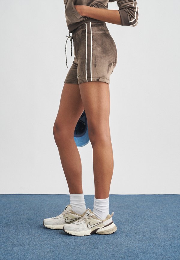 Nike Sportswear Shorts - baroque brown
