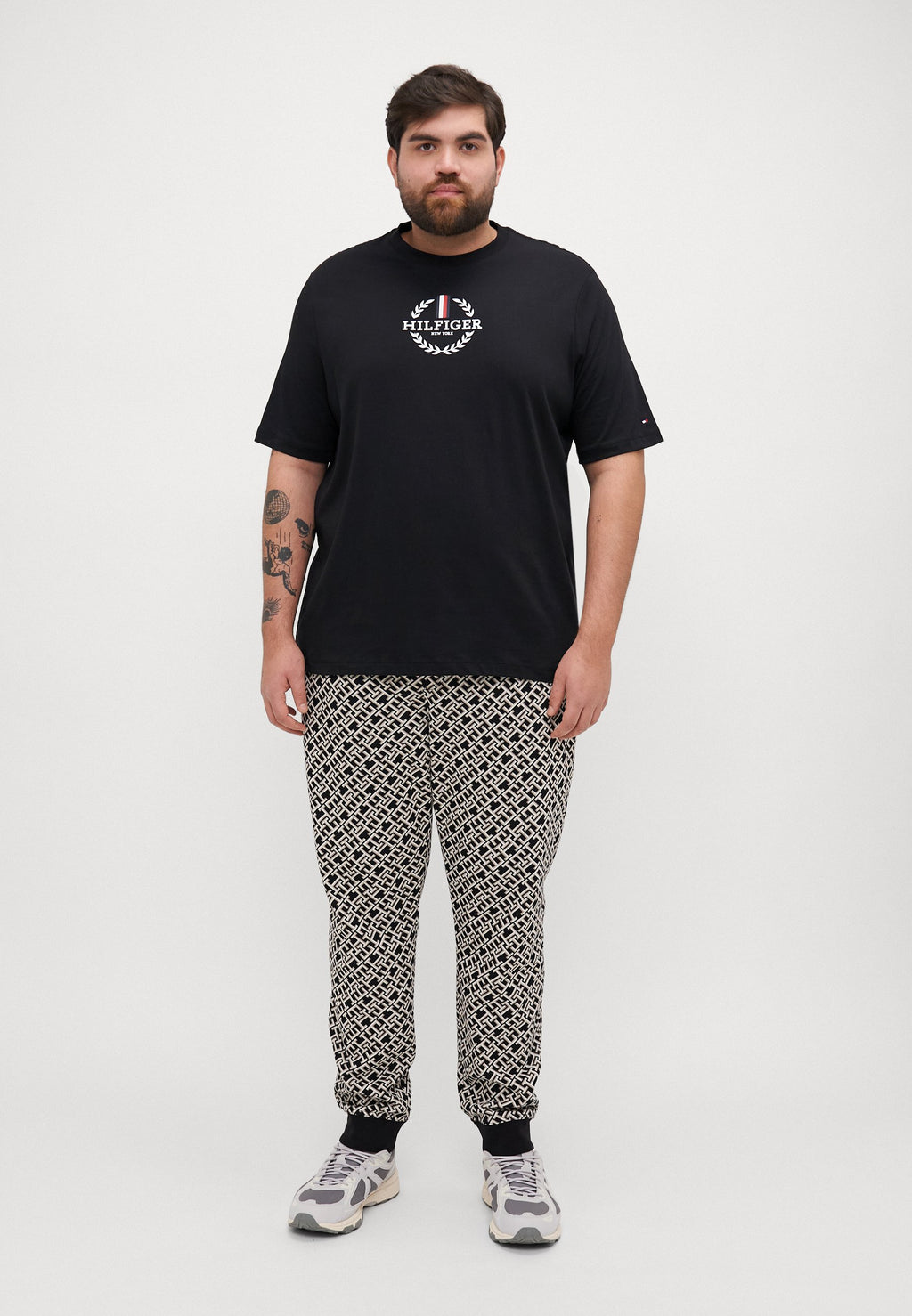 MONOGRAM UNISEX Media 2