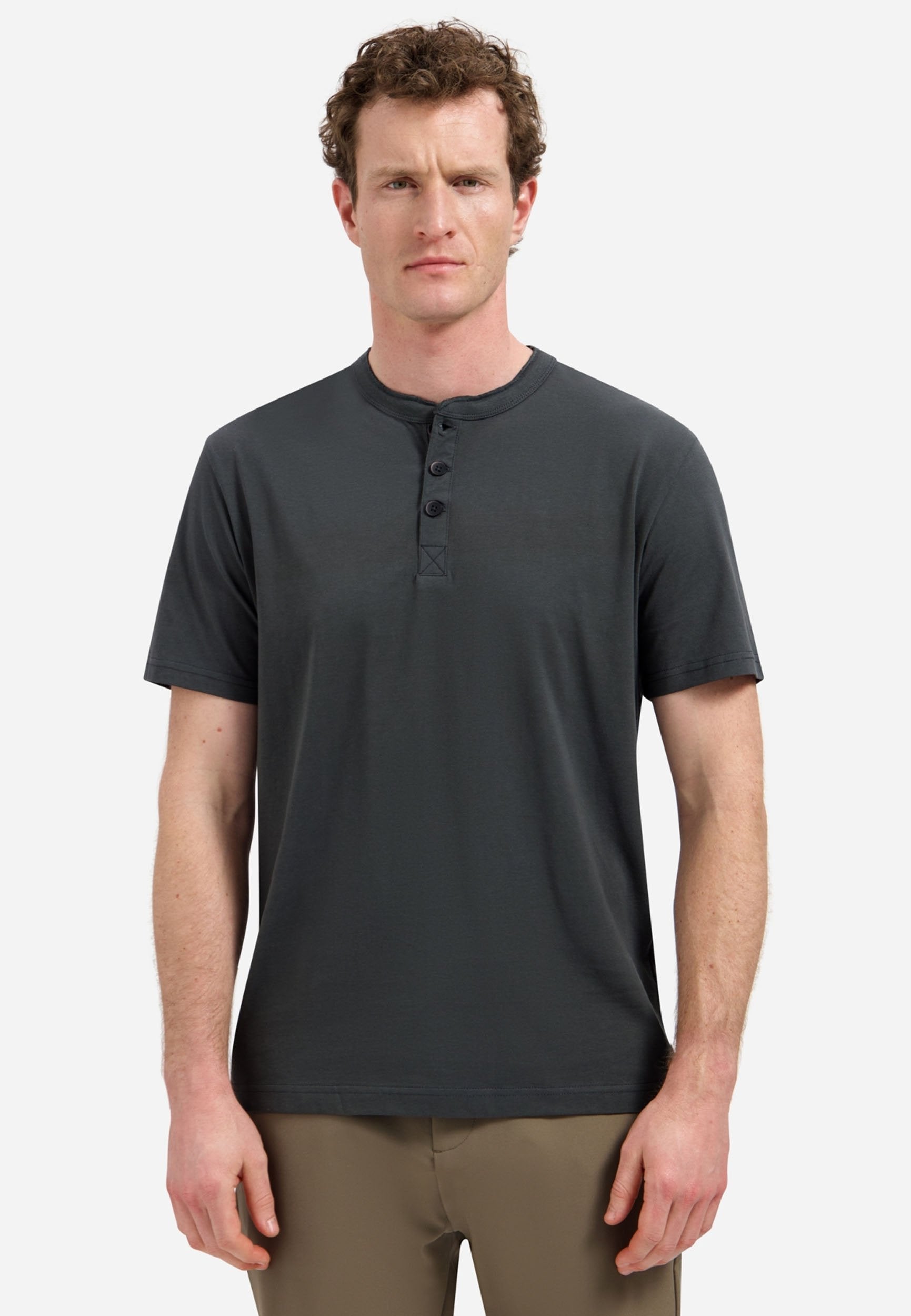 WITH BUTTON CLOSURE Media 3