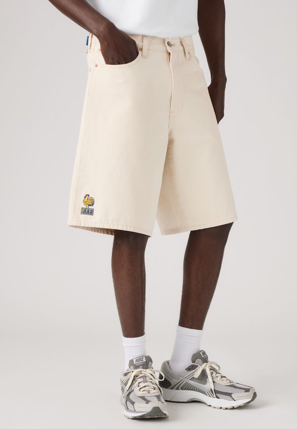 Levi's® WORLD CUP FOOTBALL 478® BAGGY - Denim shorts - white