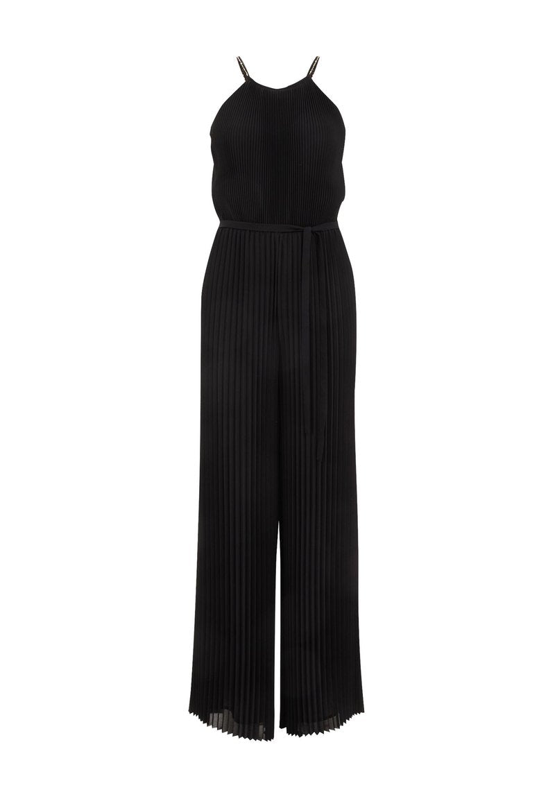 Schwarzer, plissierter Jumpsuit mit Halterneck, verstellbaren Trägern und einem gebundenen Taillengürtel. Weit geschnittenes Bein mit Schlitzsäumen.
