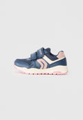 Marineblaue Sneaker mit pinken Akzenten, Obermaterial aus Mesh und Synthetik, Klettverschluss, weiße Details und einer pinken Gummisohle.
