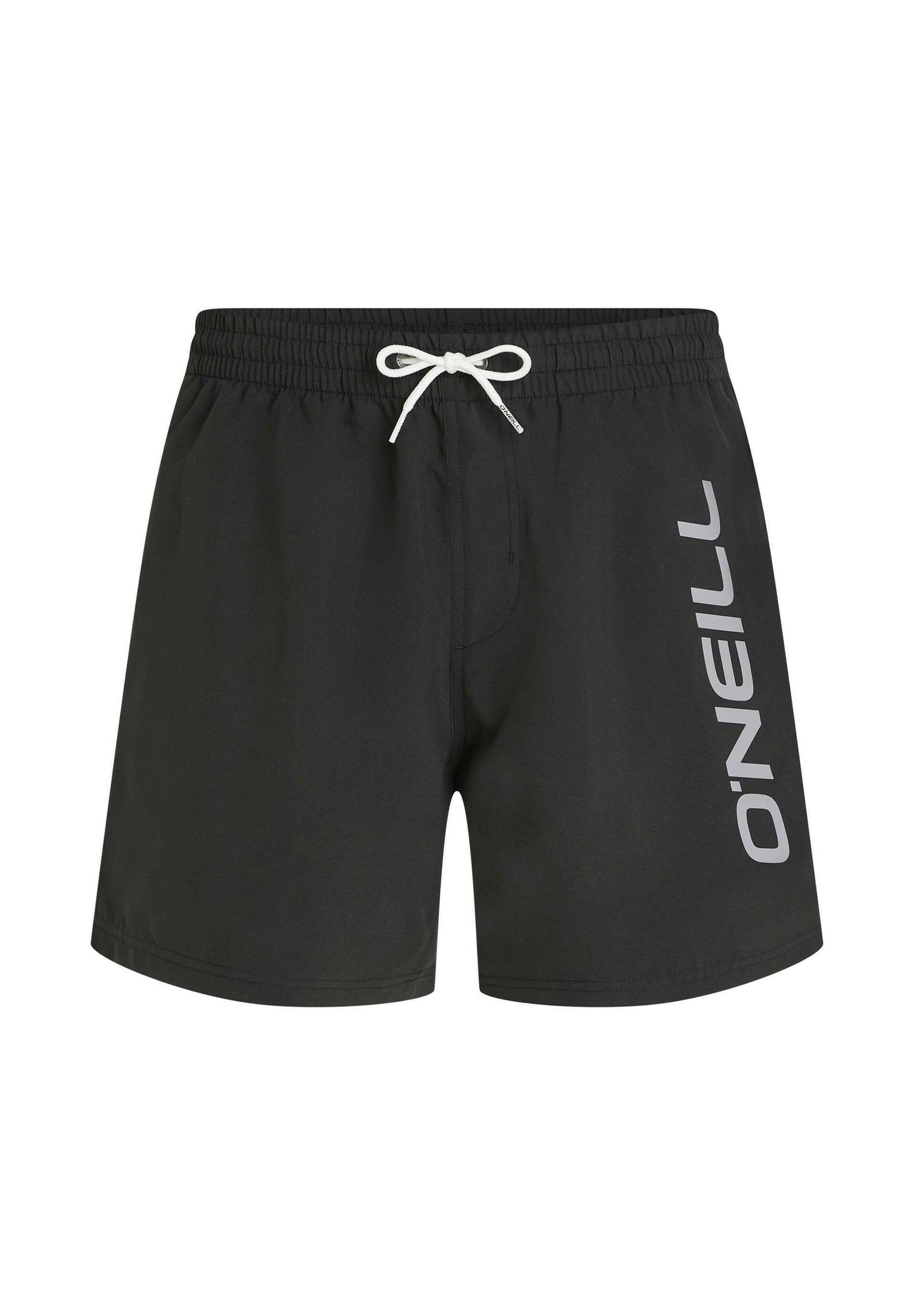 Schwarze Badeshorts aus leichtem Material mit elastischem Bund, Kordelzug und silbernem Logo auf der linken Seite.