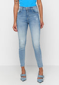 Helleblaue Skinny-Jeans aus Denim mit subtilen Ausbleichungen, verwaschenen Details an den Knien, fünf Taschen und einer enganliegenden Passform.