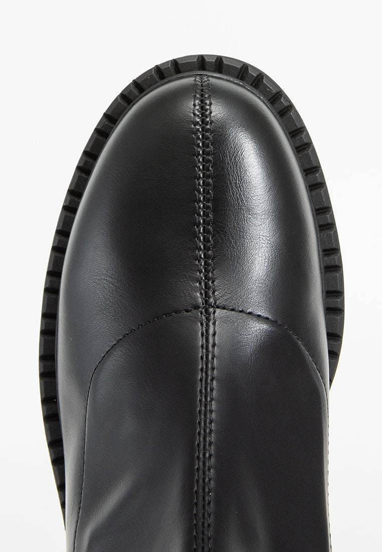 Koi Footwear