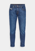 Dunkelblaue Denim-Jeans mit geradem Schnitt, fünf Taschen und goldenen Nähdetails. Standardbund mit Knopfverschluss.
