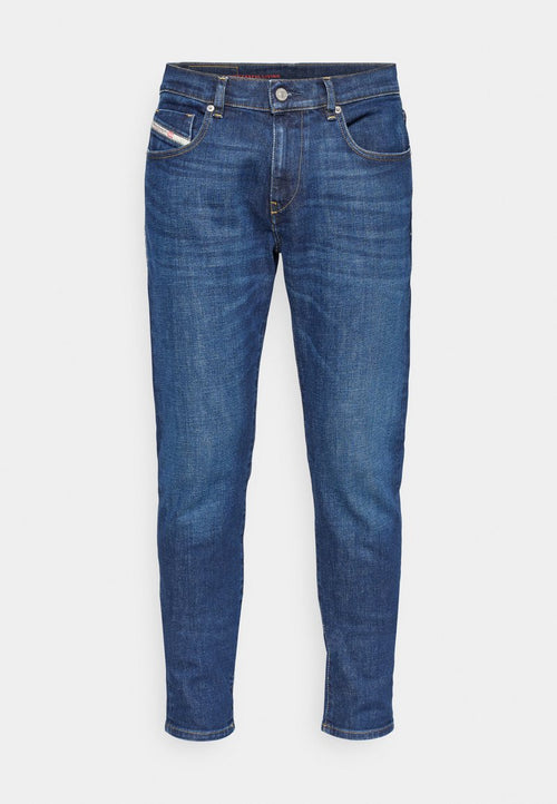Dunkelblaue Denim-Jeans mit geradem Schnitt, fünf Taschen und goldenen Nähdetails. Standardbund mit Knopfverschluss.