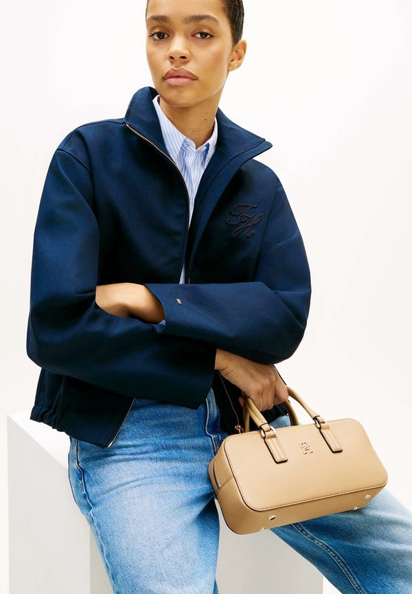 Tommy Hilfiger TH DAILY CROSSOVER - Handbag - safari canvas