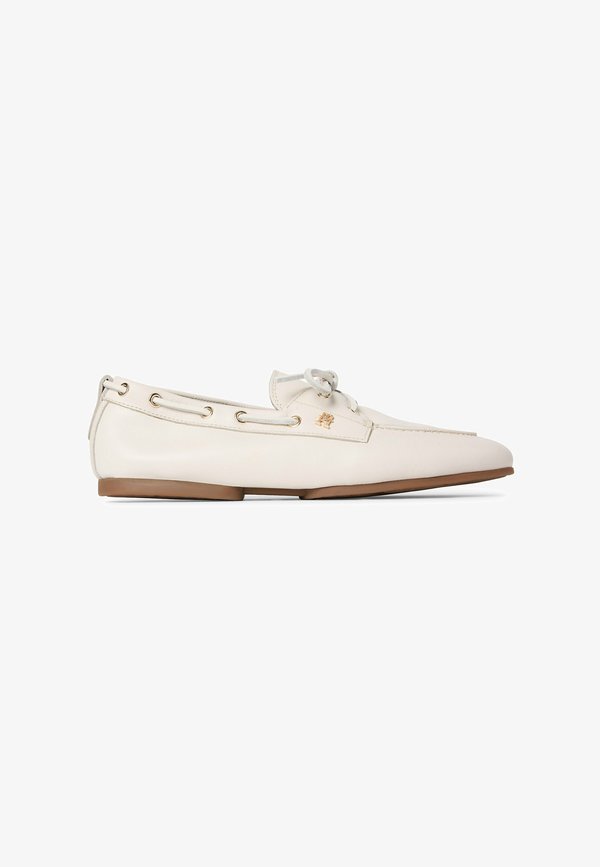 Tommy Hilfiger LEATHER TH MONOGRAM BOAT SHOES - Boat shoes - soft cream