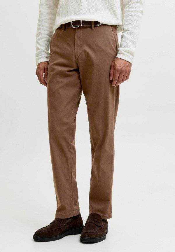 Jack & Jones JPSTKANE DAVE CHINO NOOS - Trousers - cocoa