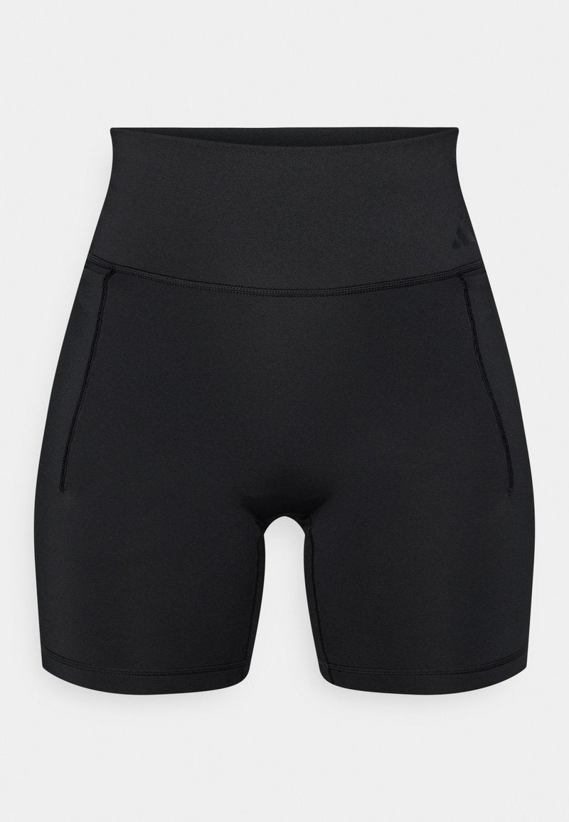 Schwarze hoch taillierte Shorts aus glattem, elastischem Stoff. Mit flachen Nähten und Seitentaschen, entworfen für Komfort und Bewegungsfreiheit.