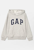 Hellgrauer Kapuzenpullover mit Vordertasche und dunkelblauem "GAP"-Schriftzug mittig auf der Brust, flach auf weißem Hintergrund präsentiert.