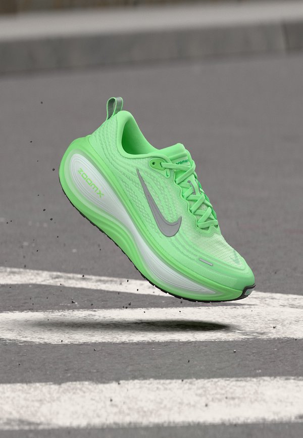 Nike Performance VOMERO PLUS - Road running shoes - white/metallic silver-coloured/illusion green/cucumber calm/green spark