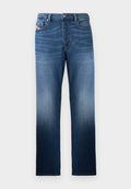 Dunkelblaue Jeans aus Denim mit geradem Bein und einem ausgewaschenen Effekt. Enthält einen Frontknopfverschluss und Taschen.