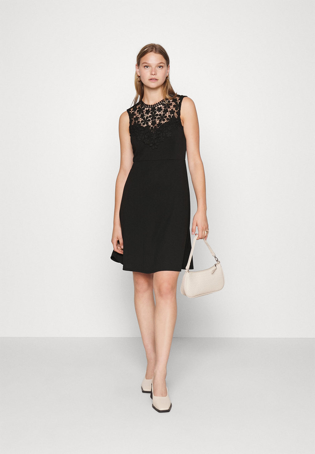 ONLMONNA LACE DRESS Media 2