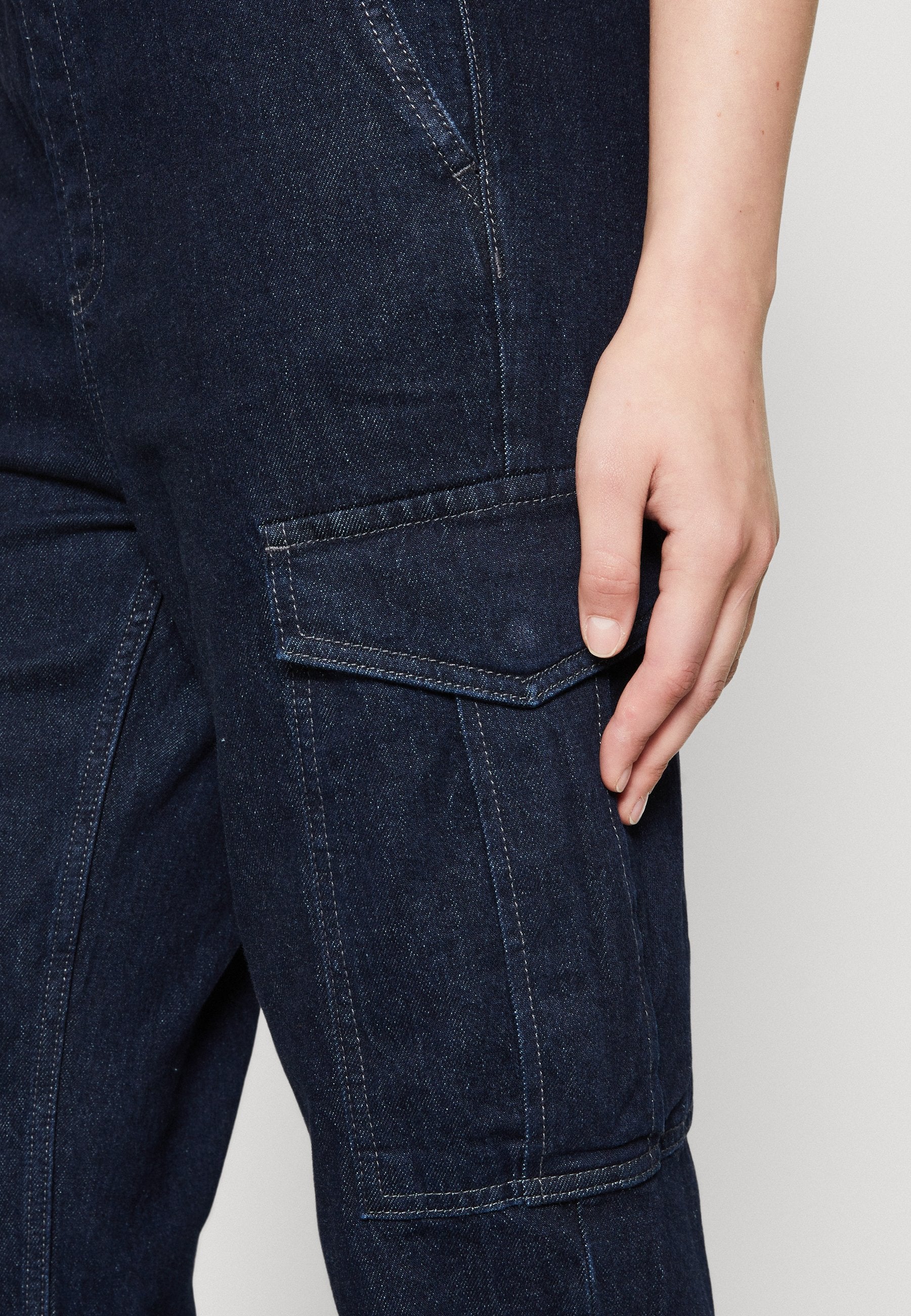 ONLROUGE CARGO Media 6