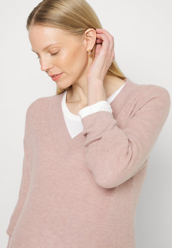 GAP Maternity V NECK