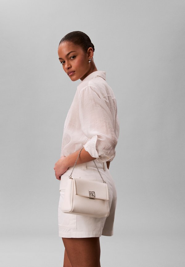 Calvin Klein EMBLEM PEBBLE CROSSBODY 20 - Handbag - white alyssum