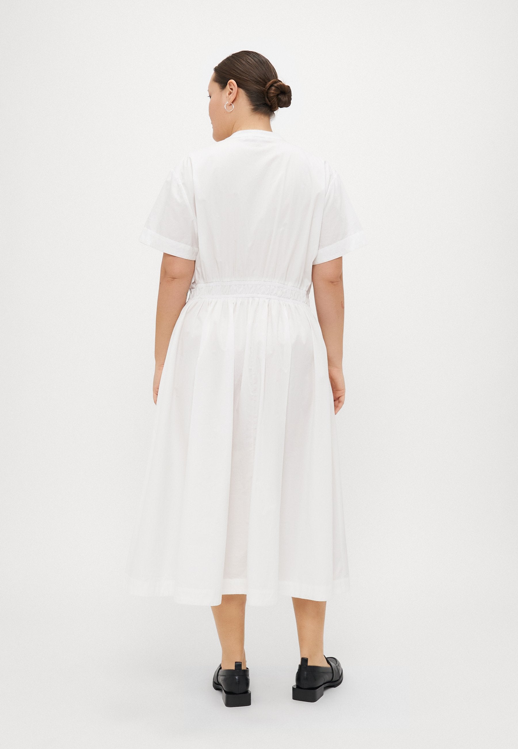 SMOCKED MIDI DRESS Media 4