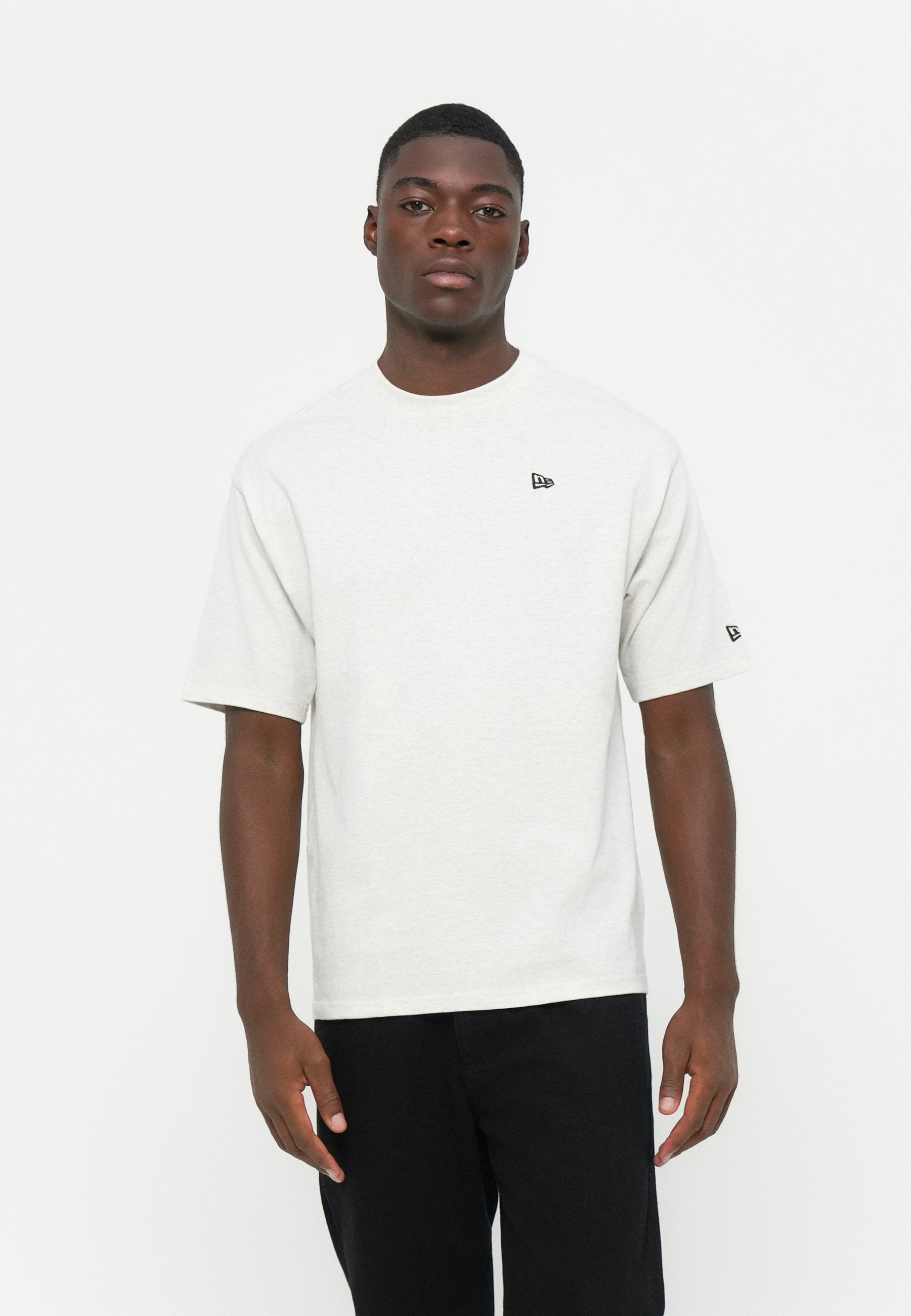 New Era PREMIUM ESSENTIAL TEE