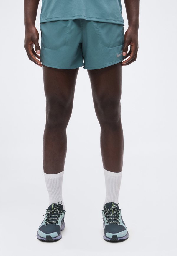Nike Performance STRIDE SHORT - Sports shorts - mineral slate