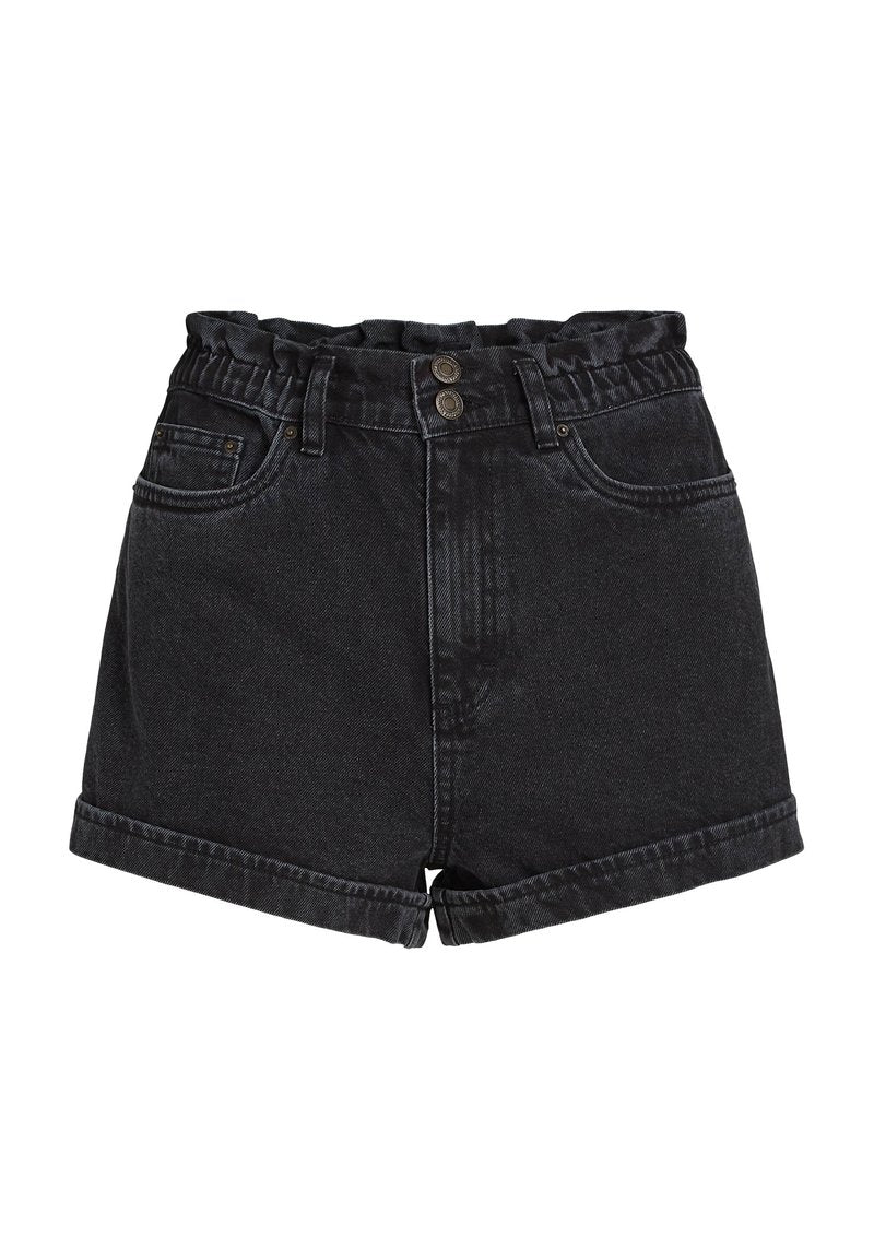 Schwarze Denim-Shorts mit hoher Taille, ausgestattet mit einem strukturierten, elastischen Bund, zwei Vordertaschen und umgeschlagenen Säumen. Zwei metallische Knöpfe im Frontbereich.