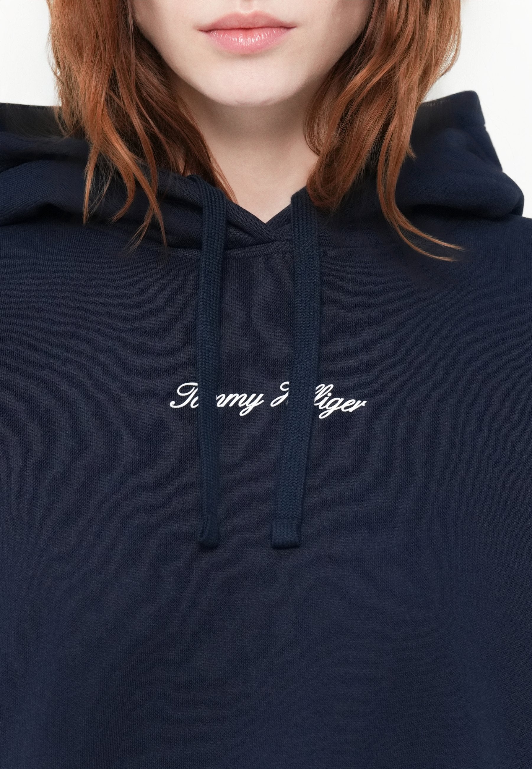 CLASSIC SCRIPT HOODIE Media 6