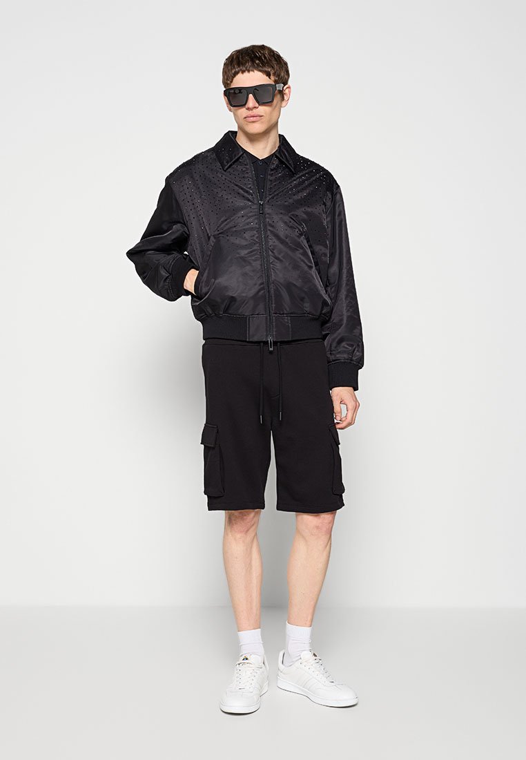 KARL LAGERFELD Shorts Media 2