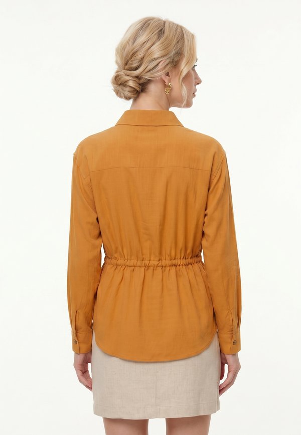 Anna Field