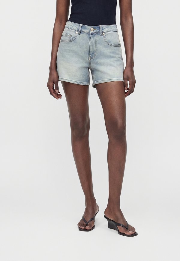 Vero Moda VMSILKE  - Denim shorts - light blue denim