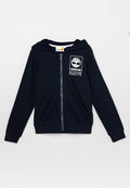 Dunkelblaue Zip-Hoodie mit einer vorderen Tasche, verstellbare Kapuze und weißem Timberland-Logo auf der linken Brustseite. Weicher Stoff, legere Gestaltung.