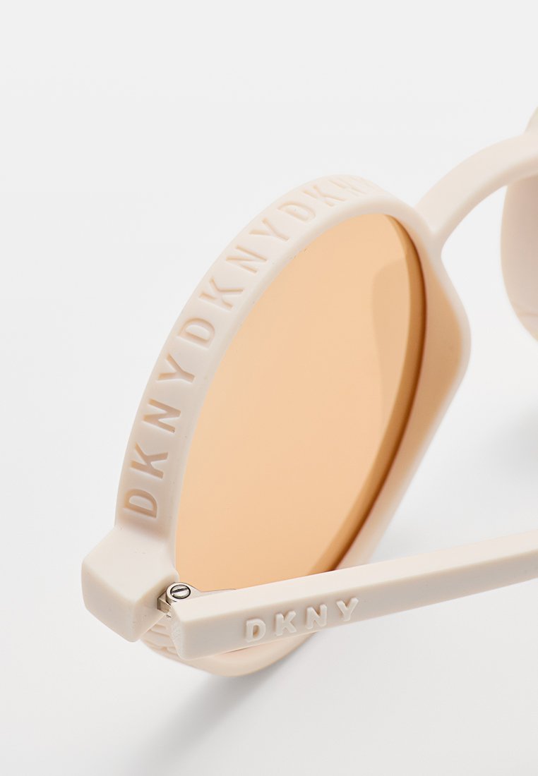DKNY