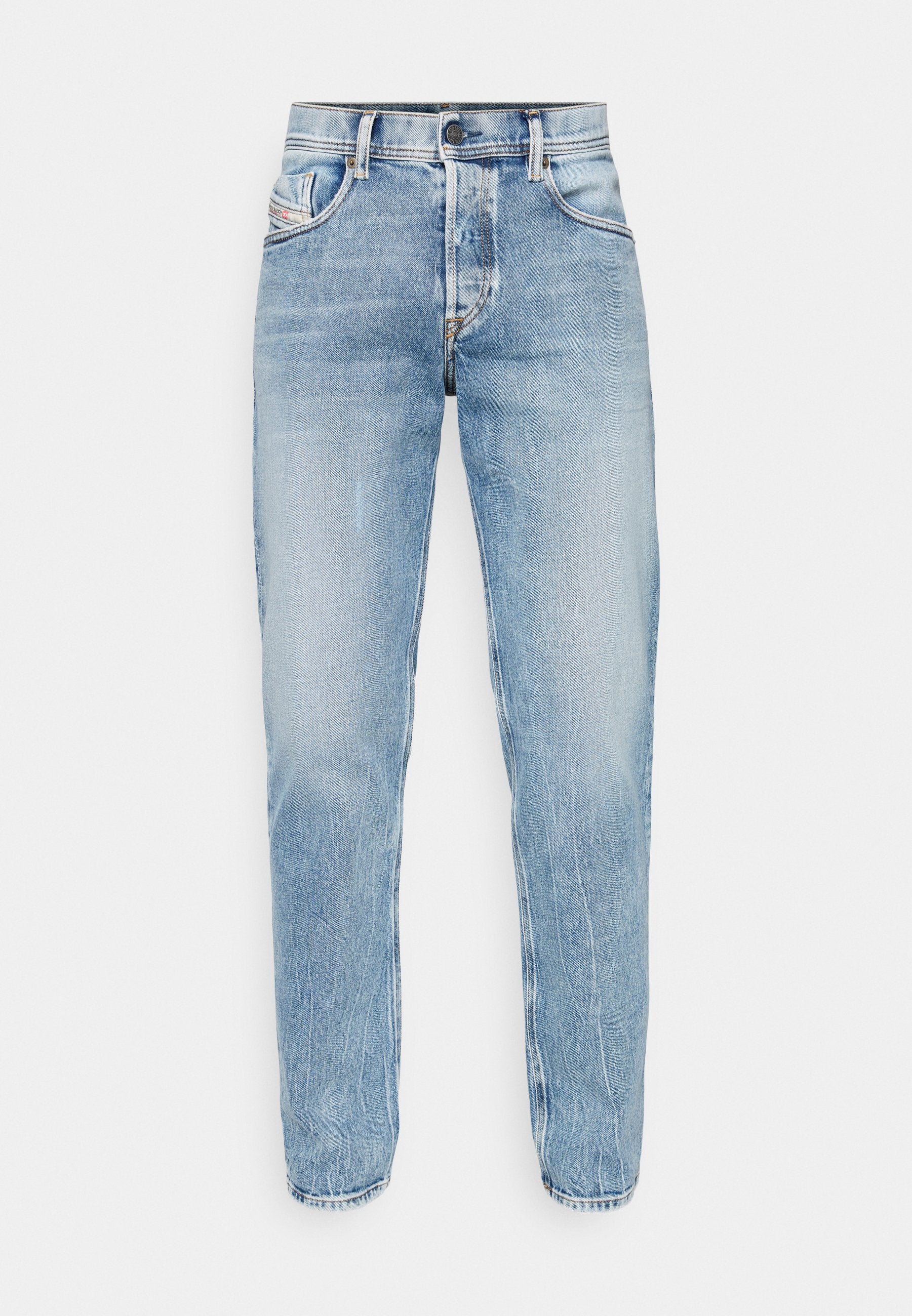 Hellblaue Jeans aus Denim mit geradem Schnitt, Fünf-Taschen-Design, sichtbarer Naht und klassischem Knopf- und Reißverschluss. Keine Verzierungen.