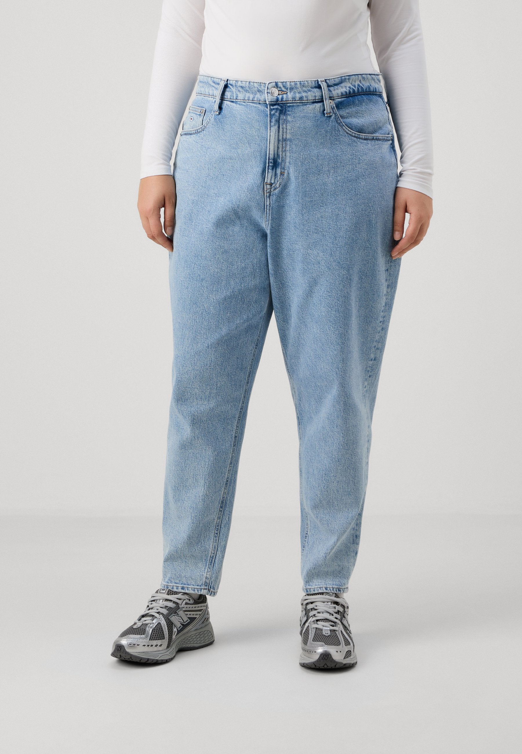 Tommy Jeans MOM