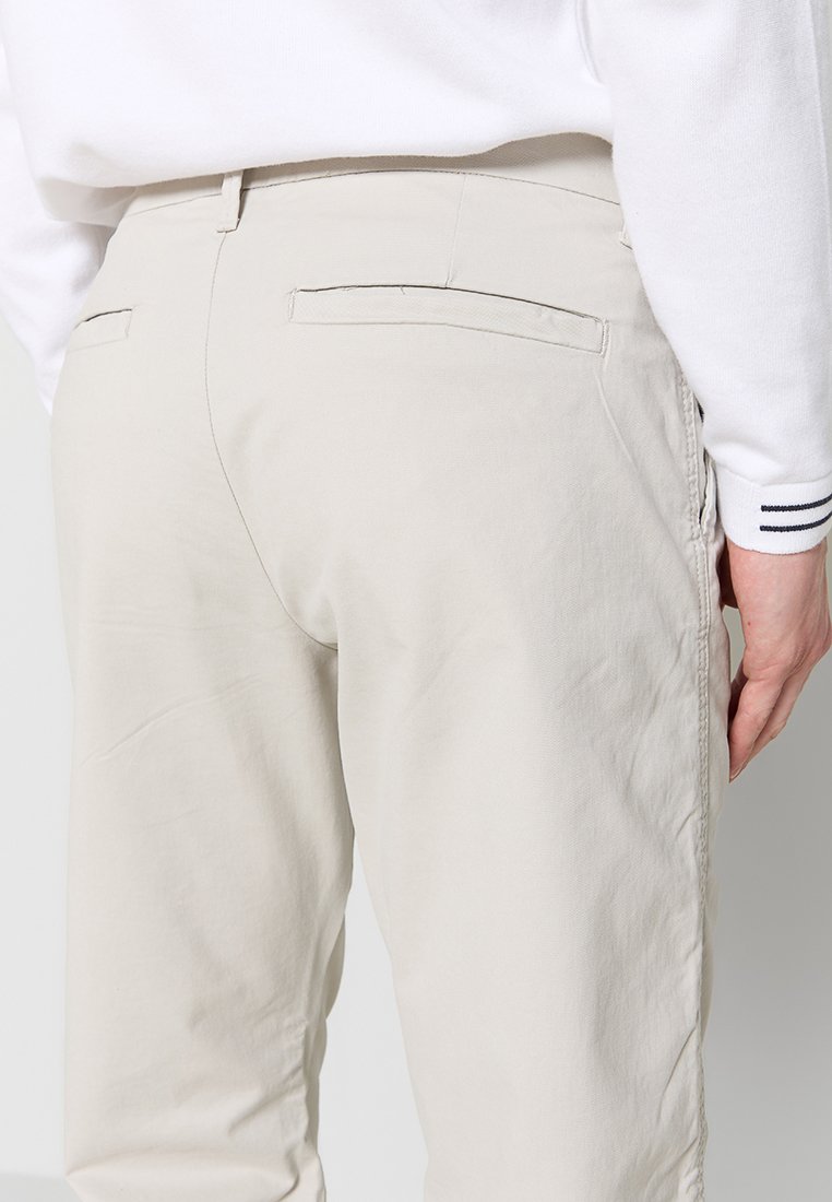 ONSEDGE LOOSE FIT Media 5