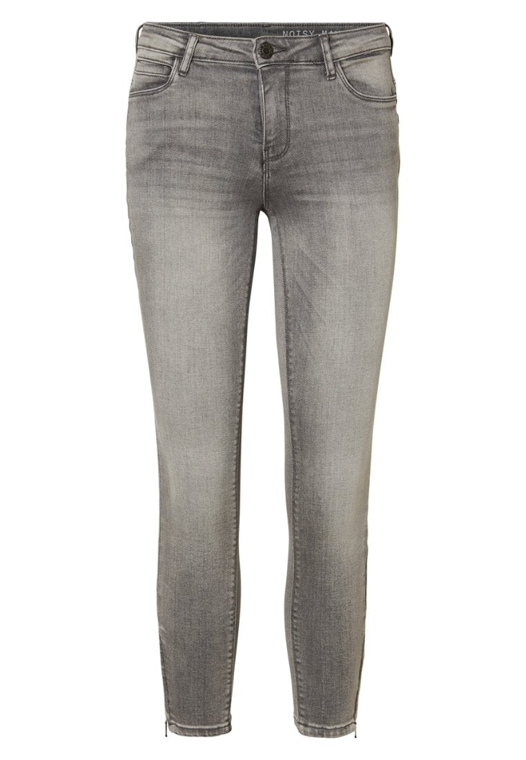 Graue Denim-Jeans mit slim fit, featuring einem normalen Bund, frontalen Taschen und subtilen Verwaschungen. Knöchellang mit einer glatten Textur.