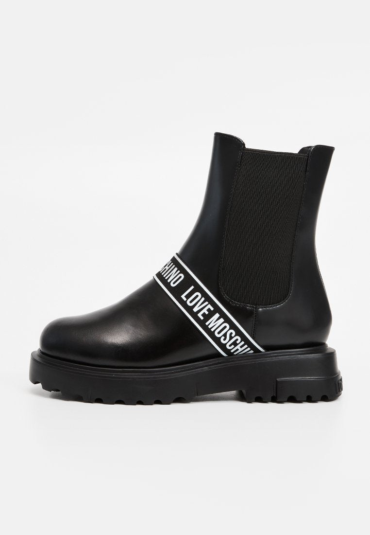 Love Moschino