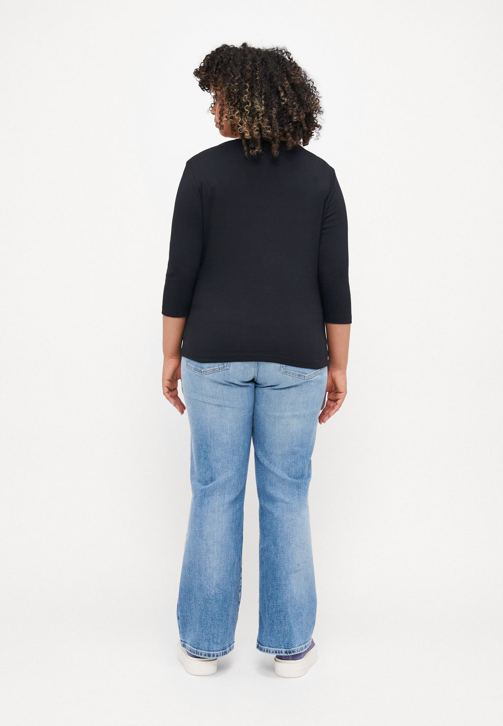 CURVE BOAT NECK THREE-QUARTER SLEEVE T-SHIRT Media 4