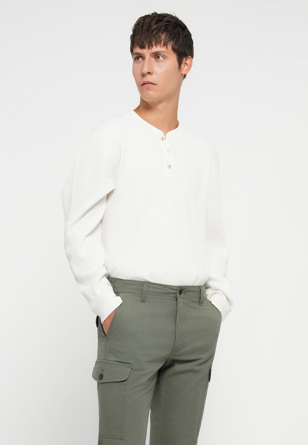 DOCKERS SLIM TAPERED