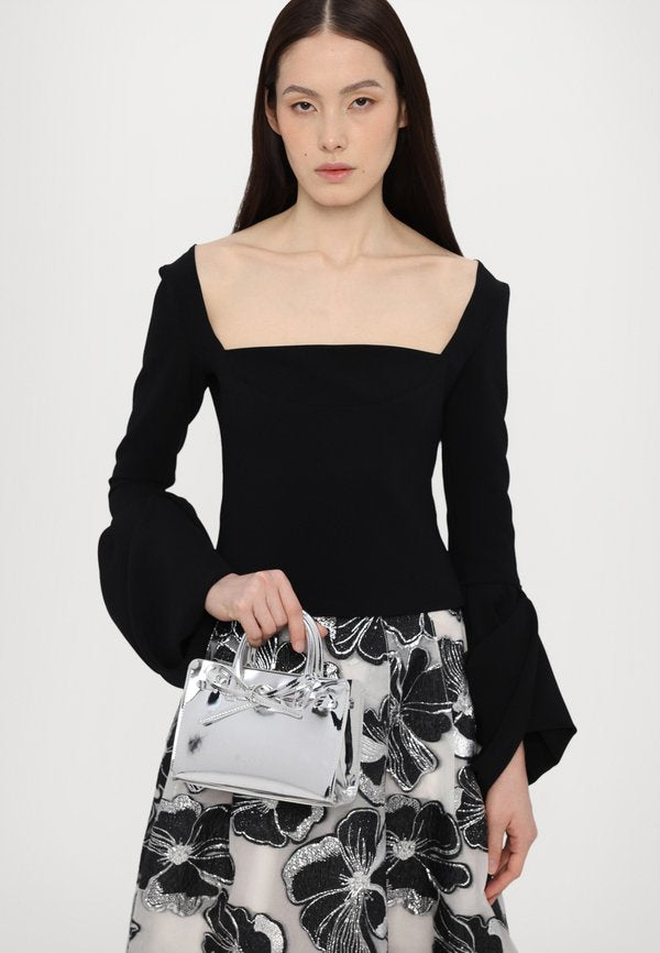 A.W.A.K.E. MODE SQUARE DÉCOLLETÉ AND EXAGGERATED PUFF CUFFS