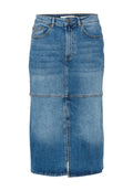 Jeansrock in Hellblau, knielang, mit einem Schlitz vorne, zwei vorderen Taschen und kontrastierenden Nähten. Klassisches Fünf-Taschen-Design.