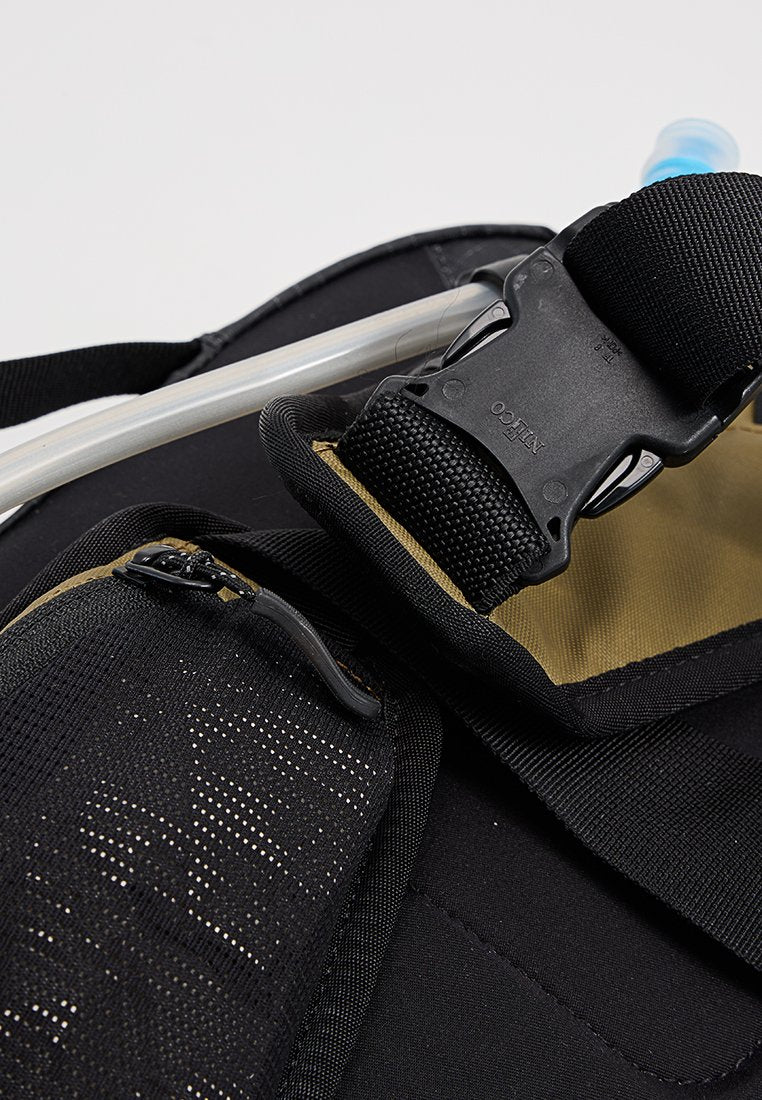 Dakine SEEKER