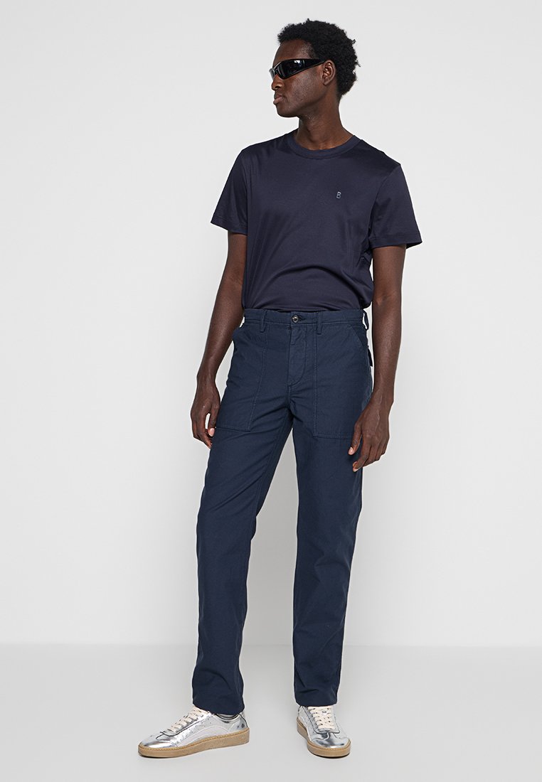 REGULAR FIT Media 2