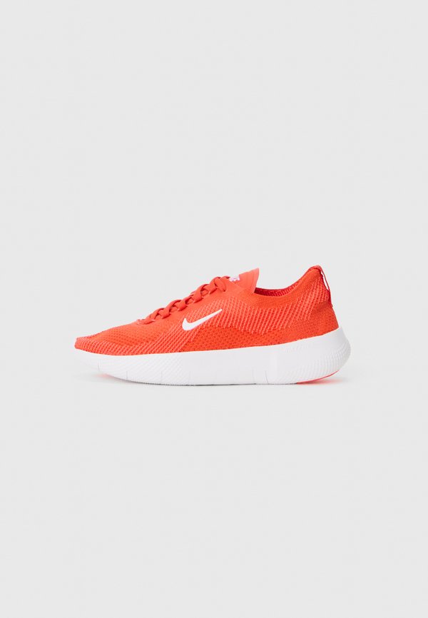 Nike Performance W FREE 2025 - Training shoe - picante red/white/bright crimson/university red